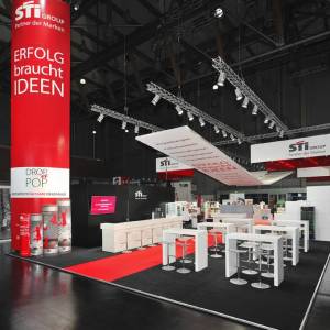 Messestand für STI Group
