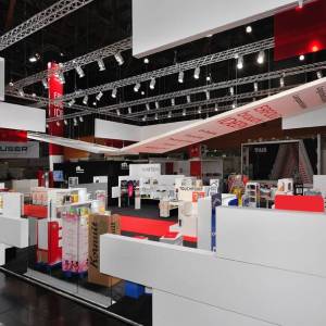 Messestand für STI Group