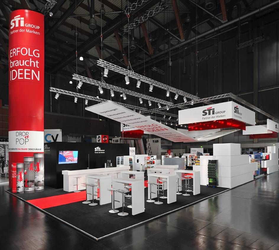 Messestand für STI Group