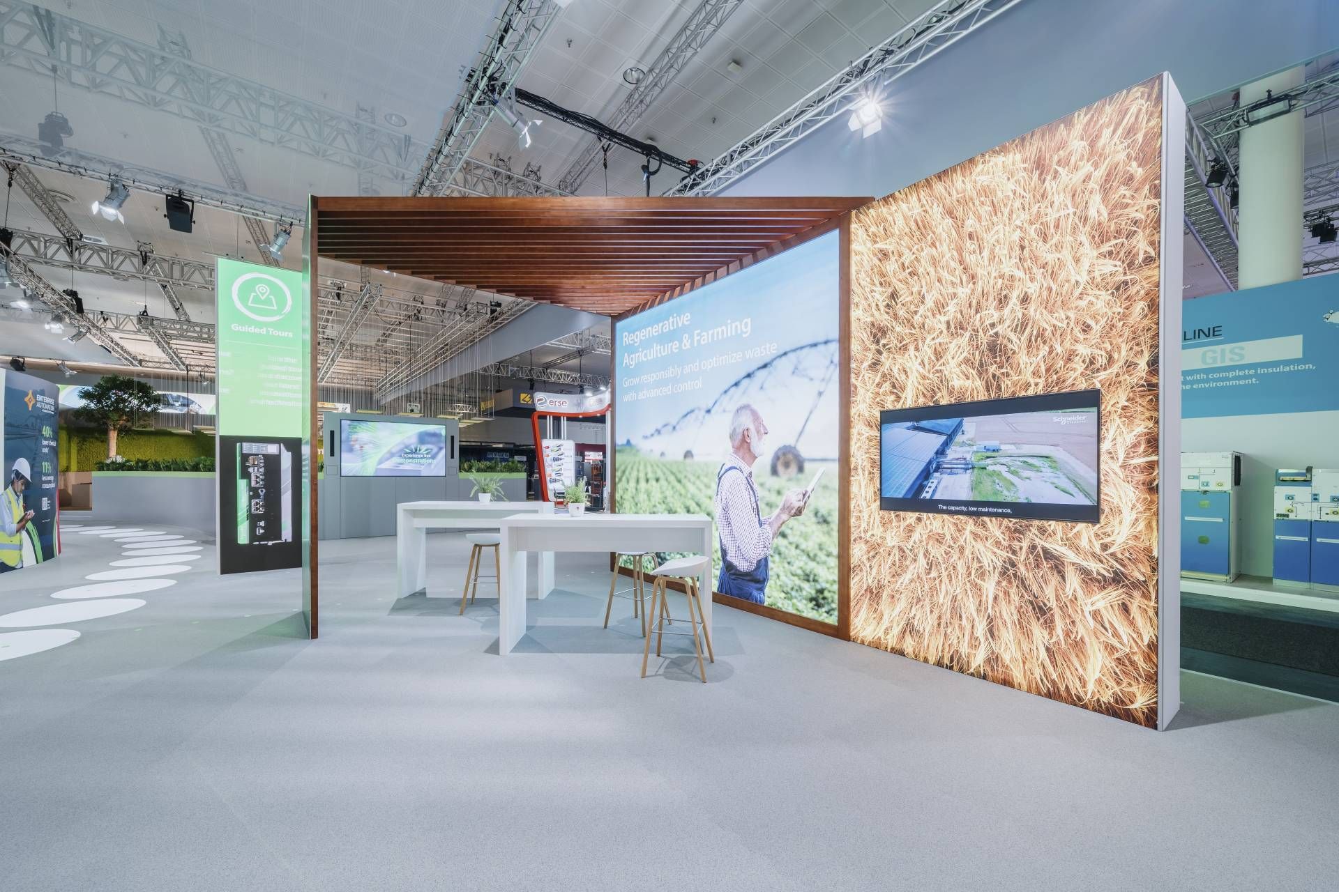 Schneider Electric Messestand HMI 2025